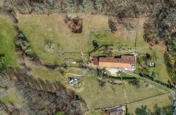 Propriété 216 m2 sur parcelles de 12866 m2