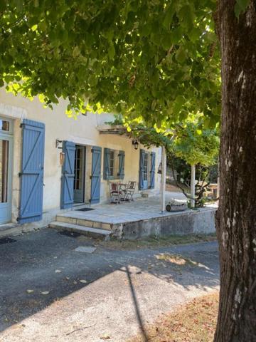 Propriété 216 m2 sur parcelles de 12866 m2