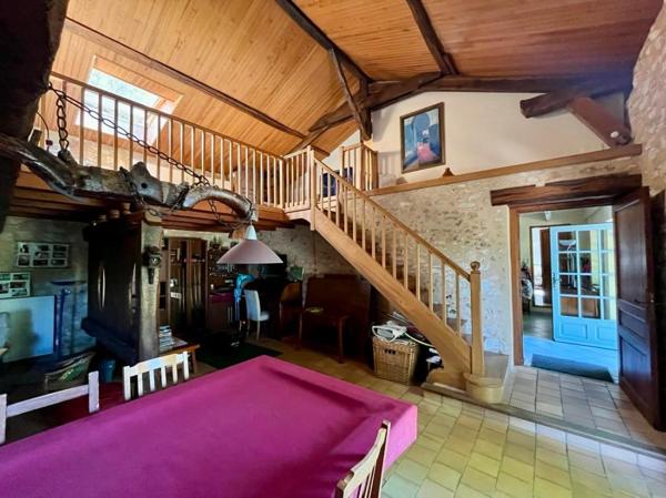 Propriété 216 m2 sur parcelles de 12866 m2