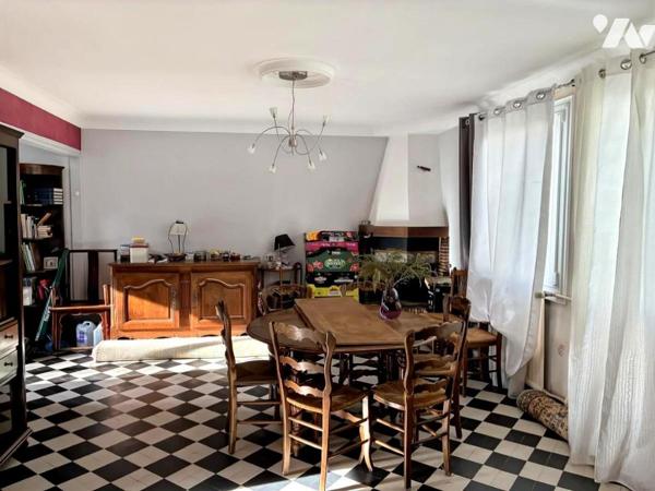 MONTSURS - Maison