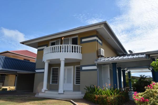 Dpt Guyane (973), à vendre KOUROU exceptionnelle maison bourgeoise, très bien située près du lac diable