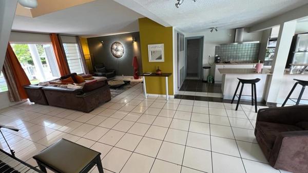 Dpt Guyane (973), à vendre KOUROU exceptionnelle maison bourgeoise, très bien située près du lac diable