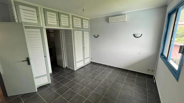 Dpt Guyane (973), à vendre KOUROU exceptionnelle maison bourgeoise, très bien située près du lac diable