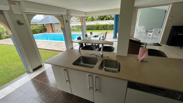 Dpt Guyane (973), à vendre KOUROU exceptionnelle maison bourgeoise, très bien située près du lac diable