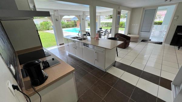 Dpt Guyane (973), à vendre KOUROU exceptionnelle maison bourgeoise, très bien située près du lac diable