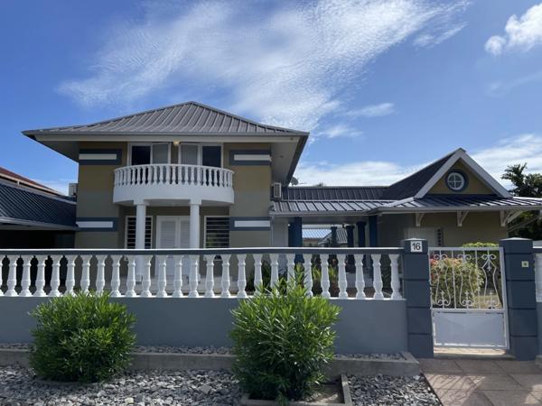 Dpt Guyane (973), à vendre KOUROU exceptionnelle maison bourgeoise, très bien située près du lac diable