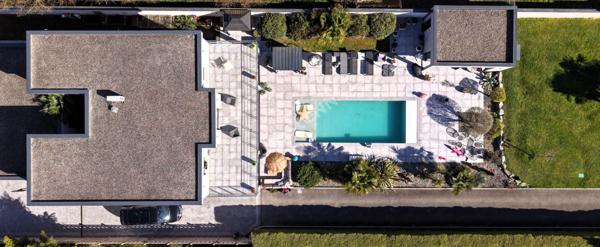 Villa de prestige au centre d'Heyrieux sur 2148 m² de terrain paysagé avec piscine
