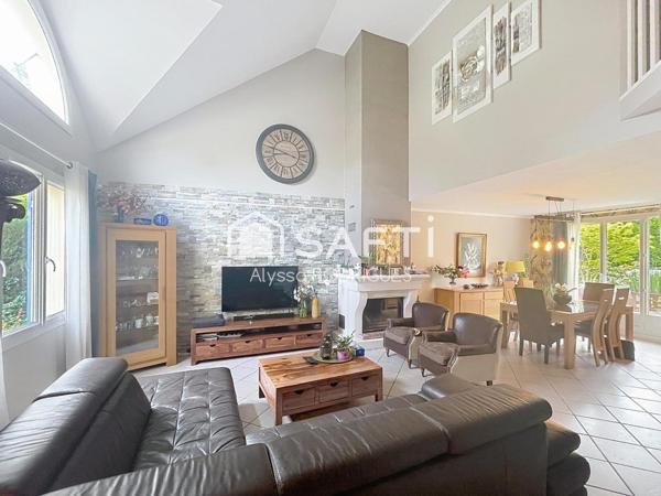 Maison familiale de 7 pièces de 160 m² sur 700m2