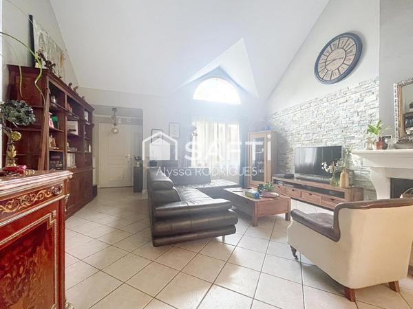 Maison familiale de 7 pièces de 160 m² sur 700m2