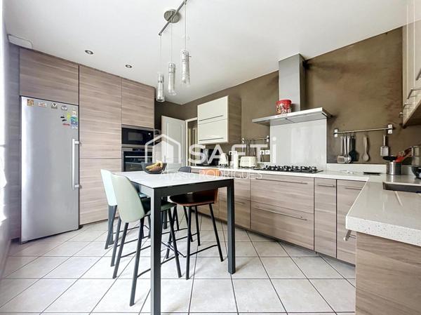 Maison familiale de 7 pièces de 160 m² sur 700m2