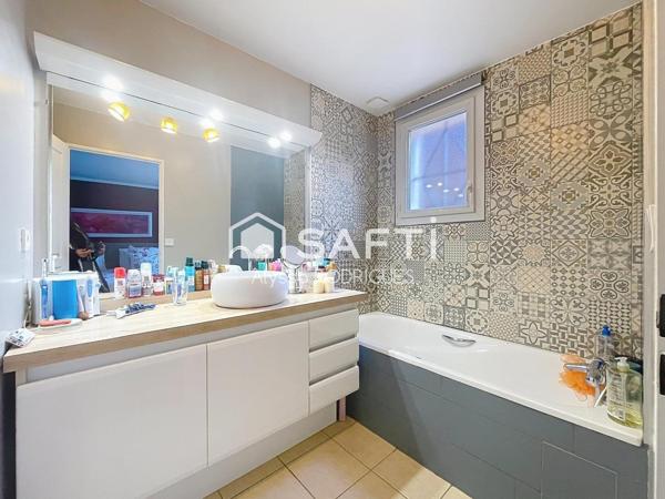 Maison familiale de 7 pièces de 160 m² sur 700m2