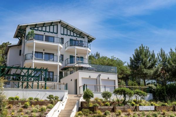 Appartement d’exception avec sa terrasse face au Bassin