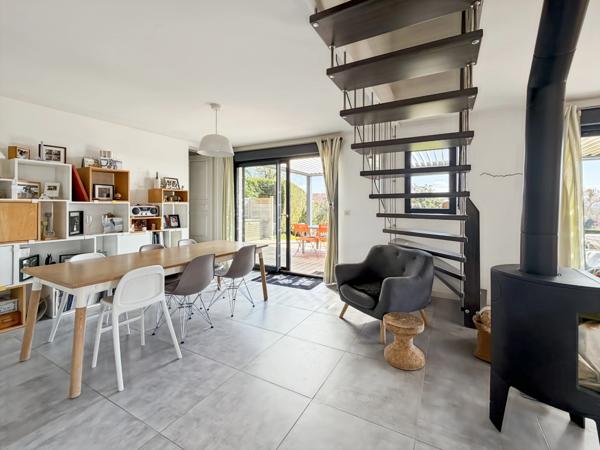 A VENDRE GEX – Maison T6 entièrement rénovée 142m2