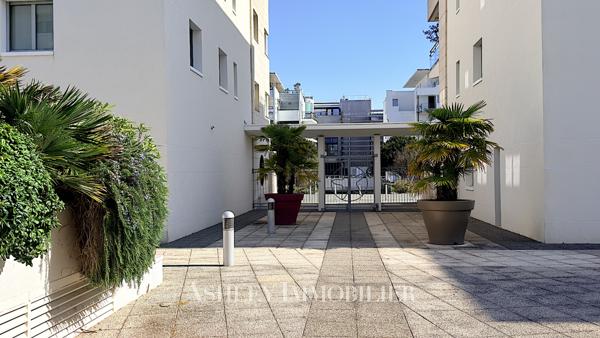 À VENDRE - APPARTEMENT DE STANDING DERNIER ÉTAGE AVEC TERRASSE PANORAMIQUE - QUARTIER MEDIATHEQUE LA ROCHELLE