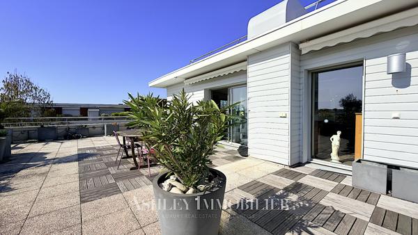 À VENDRE - APPARTEMENT DE STANDING DERNIER ÉTAGE AVEC TERRASSE PANORAMIQUE - QUARTIER MEDIATHEQUE LA ROCHELLE