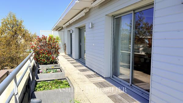 À VENDRE - APPARTEMENT DE STANDING DERNIER ÉTAGE AVEC TERRASSE PANORAMIQUE - QUARTIER MEDIATHEQUE LA ROCHELLE