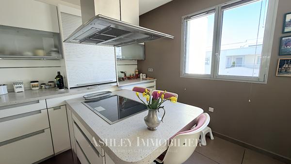 À VENDRE - APPARTEMENT DE STANDING DERNIER ÉTAGE AVEC TERRASSE PANORAMIQUE - QUARTIER MEDIATHEQUE LA ROCHELLE