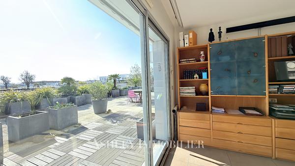 À VENDRE - APPARTEMENT DE STANDING DERNIER ÉTAGE AVEC TERRASSE PANORAMIQUE - QUARTIER MEDIATHEQUE LA ROCHELLE