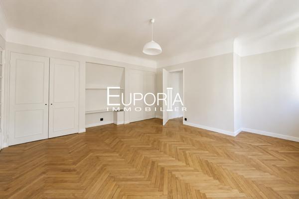Appartement 3 pièces – 72 m² – Dernier étage – 2 balcons – Secteur Quai Branly / Tour Eiffel