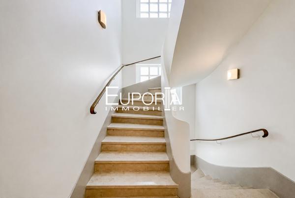 Appartement 3 pièces – 72 m² – Dernier étage – 2 balcons – Secteur Quai Branly / Tour Eiffel