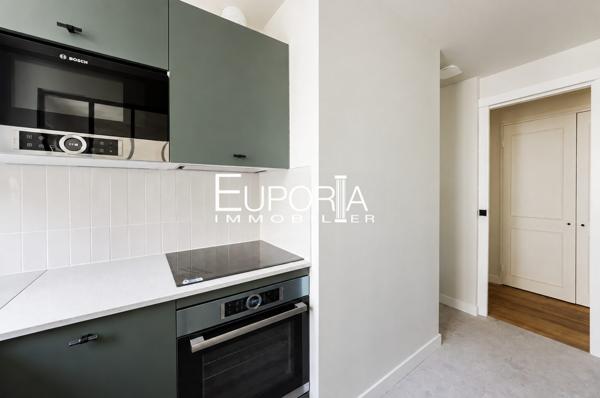 Appartement 3 pièces – 72 m² – Dernier étage – 2 balcons – Secteur Quai Branly / Tour Eiffel