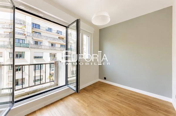 Appartement 3 pièces – 72 m² – Dernier étage – 2 balcons – Secteur Quai Branly / Tour Eiffel