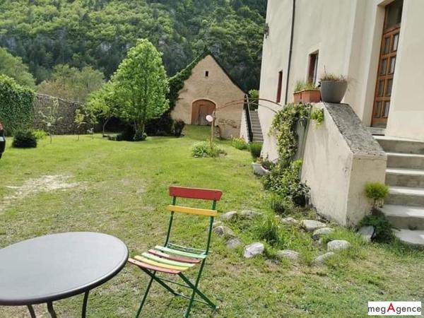 Maison à QUEZAC, 48320 - 30 pièces 1500m²