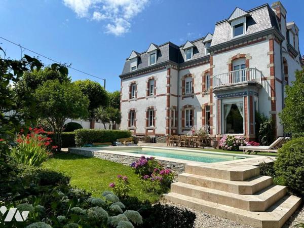 ETABLES-SUR-MER PROPRIETE SUR PARC AVEC PISCINE PROCHE PLAGE ET COMMERCES DANS QUARTIER RESIDENTIEL