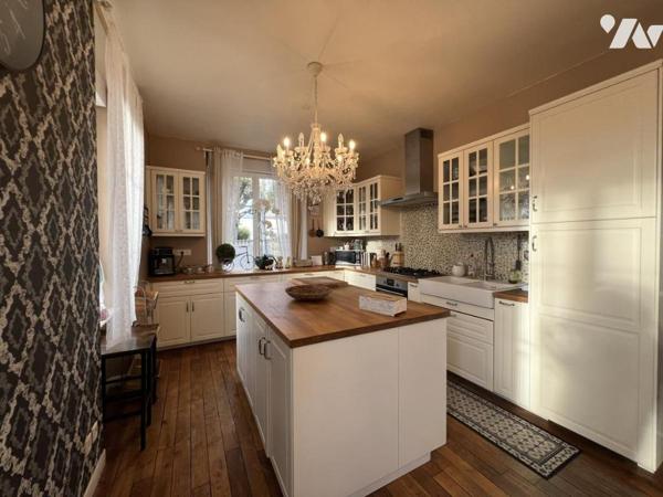 ETABLES-SUR-MER PROPRIETE SUR PARC AVEC PISCINE PROCHE PLAGE ET COMMERCES DANS QUARTIER RESIDENTIEL