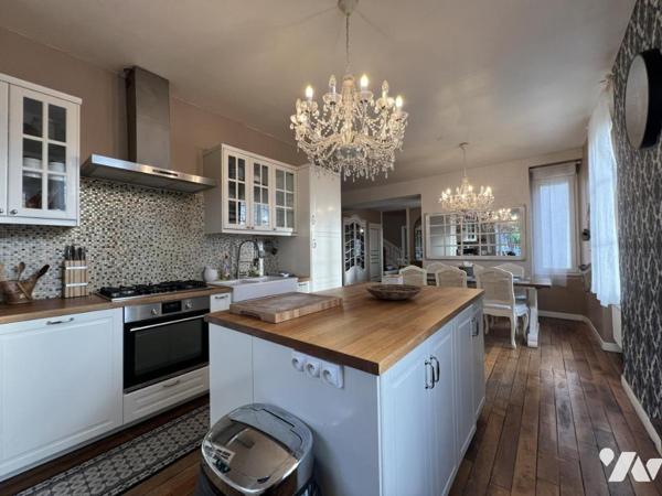 ETABLES-SUR-MER PROPRIETE SUR PARC AVEC PISCINE PROCHE PLAGE ET COMMERCES DANS QUARTIER RESIDENTIEL