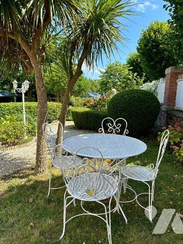 ETABLES-SUR-MER PROPRIETE SUR PARC AVEC PISCINE PROCHE PLAGE ET COMMERCES DANS QUARTIER RESIDENTIEL