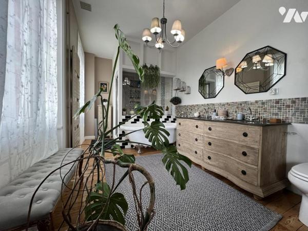 ETABLES-SUR-MER PROPRIETE SUR PARC AVEC PISCINE PROCHE PLAGE ET COMMERCES DANS QUARTIER RESIDENTIEL