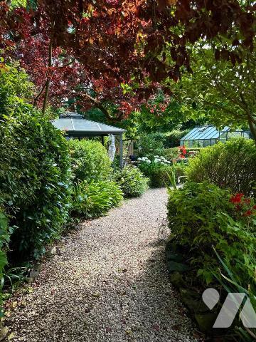 ETABLES-SUR-MER PROPRIETE SUR PARC AVEC PISCINE PROCHE PLAGE ET COMMERCES DANS QUARTIER RESIDENTIEL