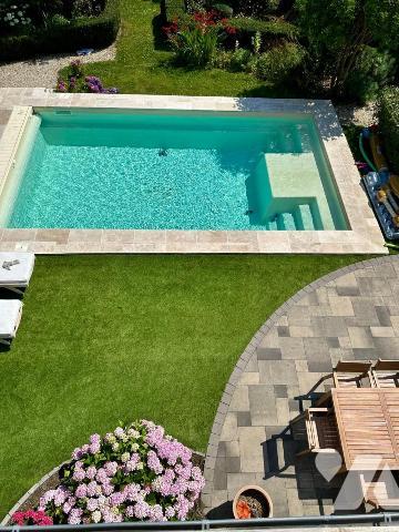 ETABLES-SUR-MER PROPRIETE SUR PARC AVEC PISCINE PROCHE PLAGE ET COMMERCES DANS QUARTIER RESIDENTIEL