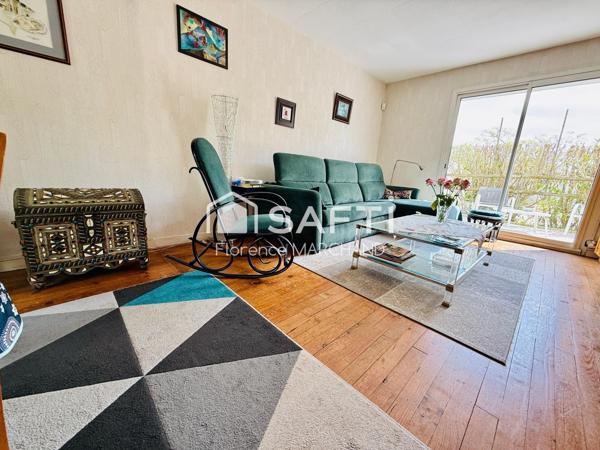MAISON FAMILIALE  4 CH 1 BUREAU 2 GARAGES JARDIN