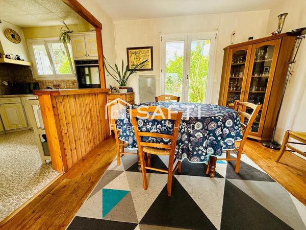 MAISON FAMILIALE  4 CH 1 BUREAU 2 GARAGES JARDIN