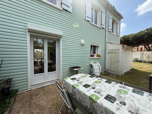 MAISON FAMILIALE  4 CH 1 BUREAU 2 GARAGES JARDIN