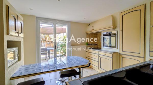 Maison à Charbonnières-les-Bains, 69260 - 4 pièces 110m²