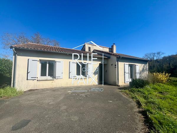 79600 LOUIN Maison plain pied LOUIN