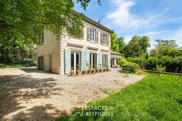 Maison Bourgeoise avec dépendances en plein coeur de Saint-Just