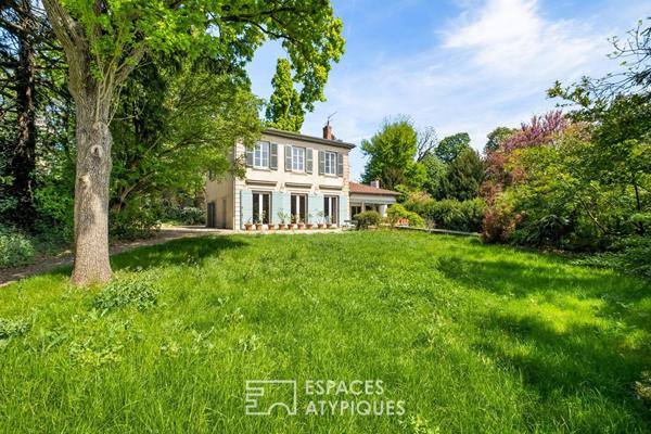 Maison Bourgeoise avec dépendances en plein coeur de Saint-Just