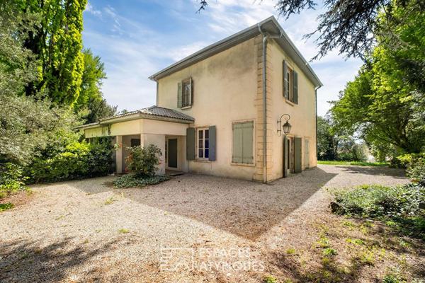 Maison Bourgeoise avec dépendances en plein coeur de Saint-Just