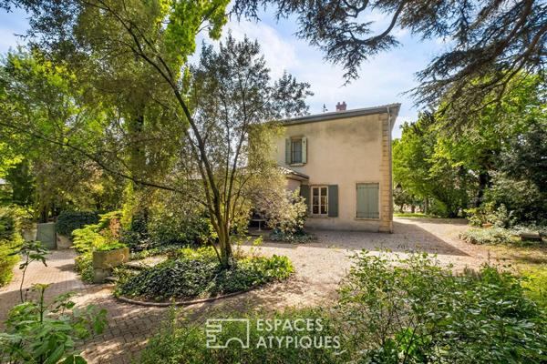 Maison Bourgeoise avec dépendances en plein coeur de Saint-Just