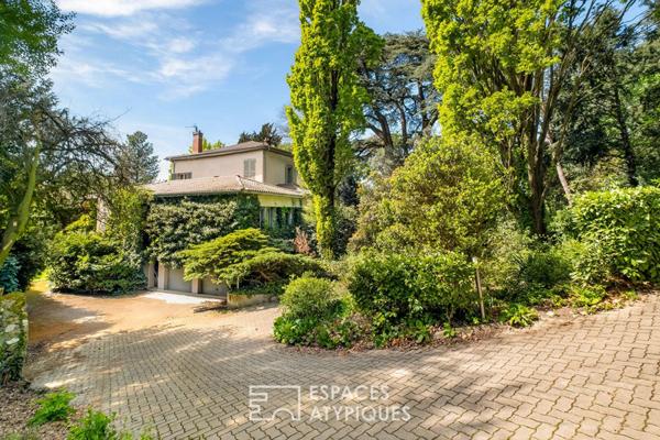 Maison Bourgeoise avec dépendances en plein coeur de Saint-Just
