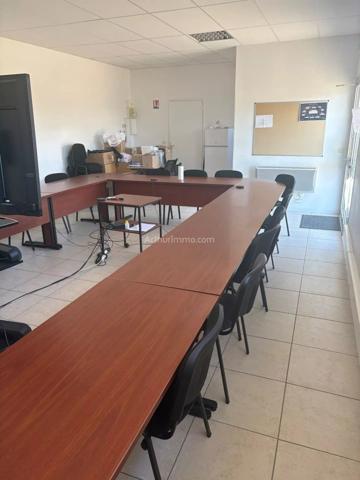 Location Bureau 1 pièces 50 m2 à Saint-André-les-Alpes