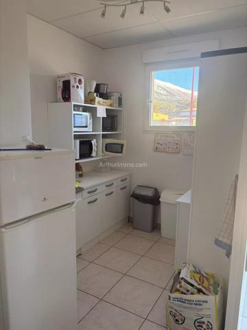 Location Bureau 1 pièces 50 m2 à Saint-André-les-Alpes