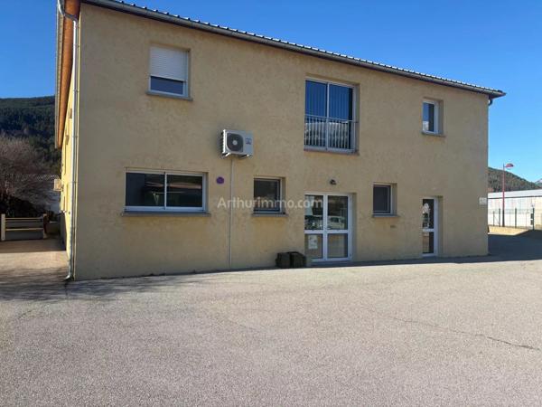 Location Bureau 1 pièces 50 m2 à Saint-André-les-Alpes