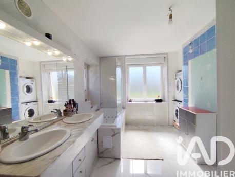 Maison à vendre 8 pièces 220 m² Noyant-Villages