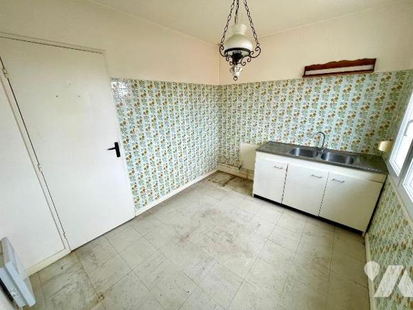 MAISON SUR SOUS-SOL.
A VENDRE A RETHEL, AXE REIMS/CHARLEVILLE-MEZIERES, gare (à 1h15 de Paris ...