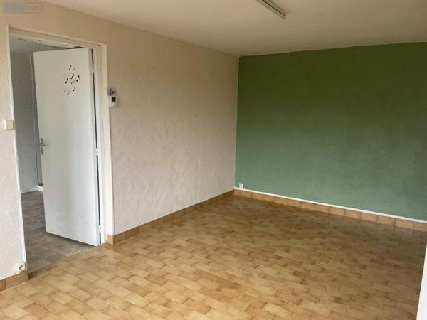 Maison à restaurer à vendre à Saint-Séverin en Charente (16390), ref : 077/1573